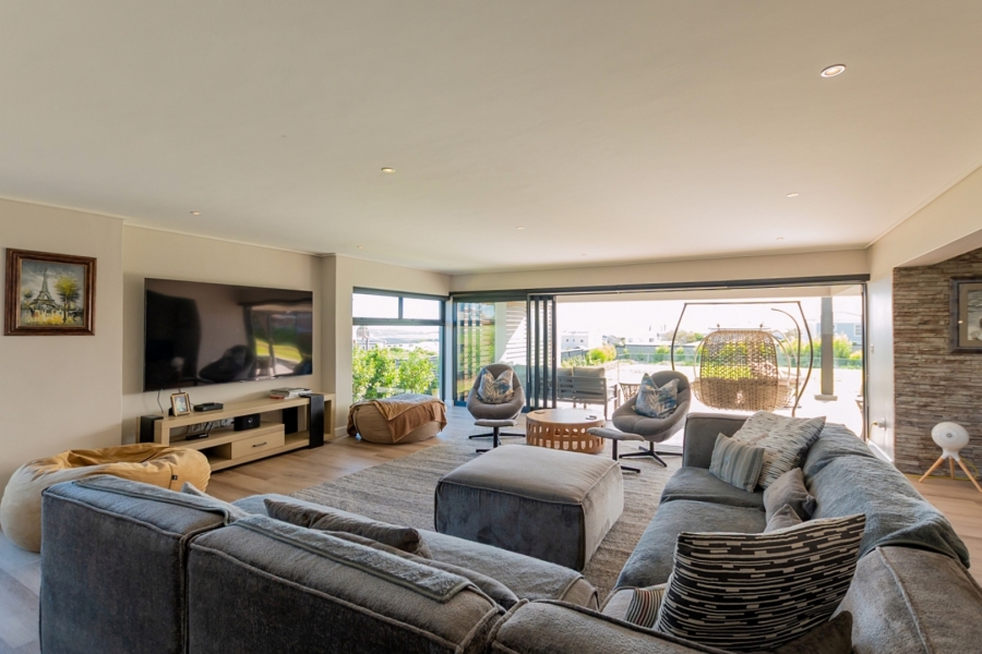 4 Bedroom Property for Sale in Myburgh Park Western Cape